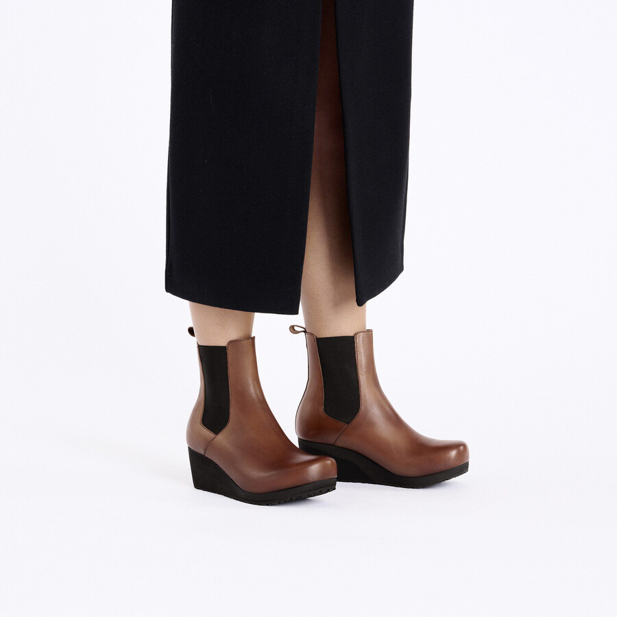 ebba slip on natural leather