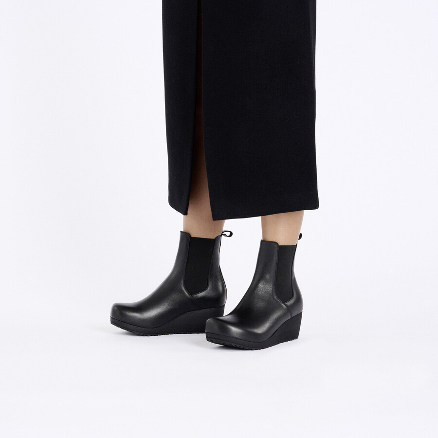 ebba slip on natural leather
